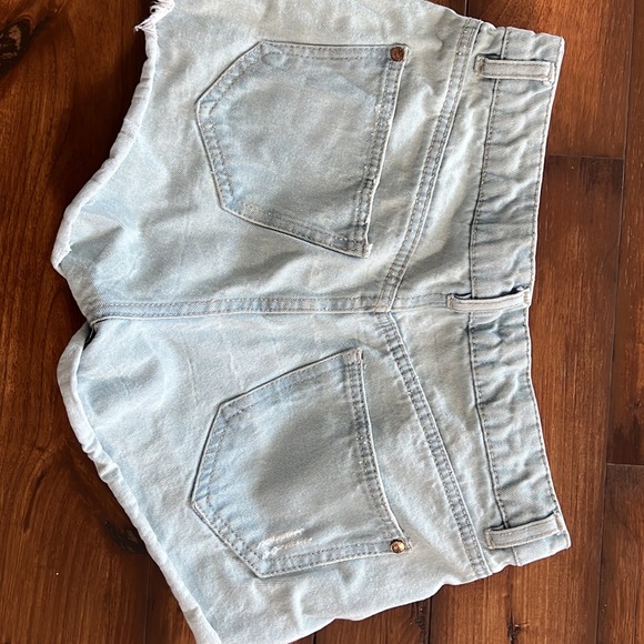 Refuge Jean Shorts - Picture 2 of 3